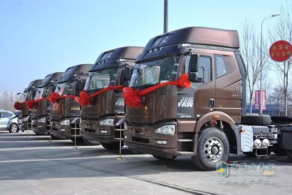 最新款解放JH7牽引車，卓越性能與智能科技的完美結(jié)合