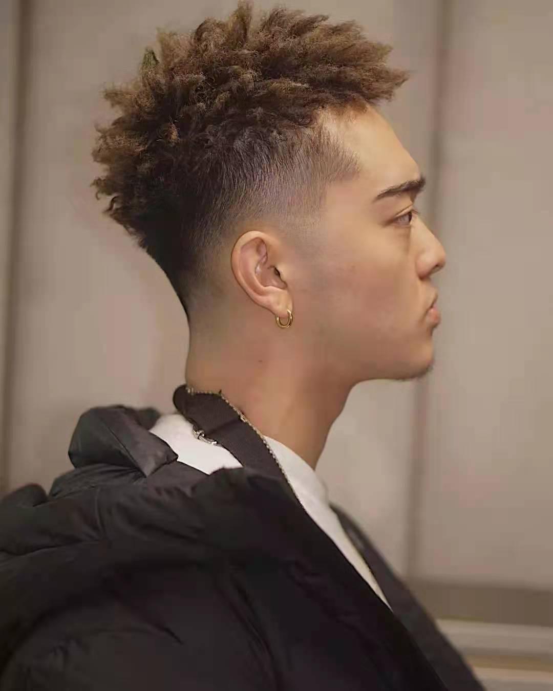 最新男士發(fā)型剃兩邊,最新男士發(fā)型剃兩邊，時尚潮流的詮釋與個性化魅力的展現